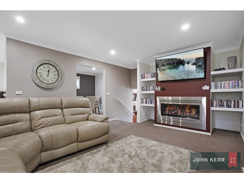 37 Smallburn Avenue, Newborough VIC 3825