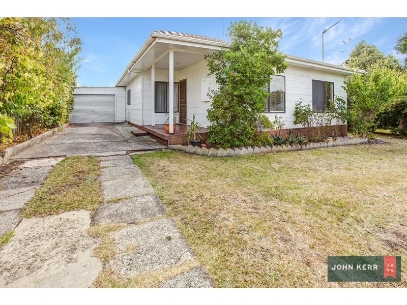 4 Ross Avenue, Moe VIC 3825