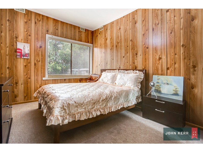 4 Ross Avenue, Moe VIC 3825