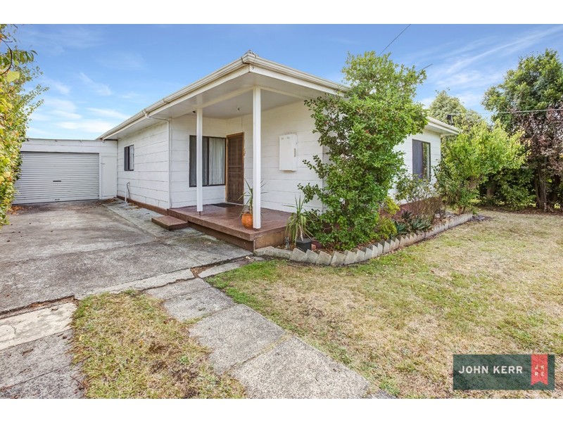 4 Ross Avenue, Moe VIC 3825
