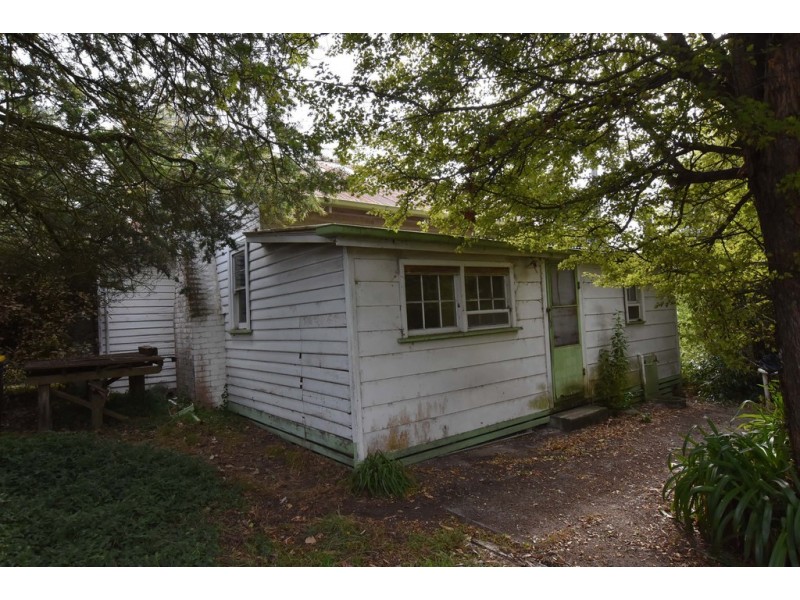 18 Railway Crescent, Moe VIC 3825