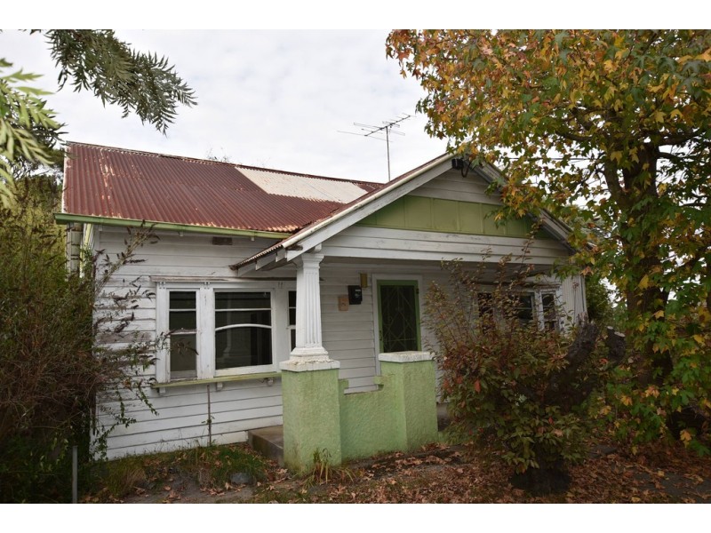 18 Railway Crescent, Moe VIC 3825