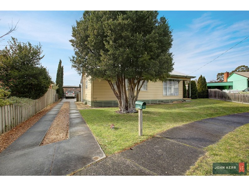 19 Parer Avenue, Moe VIC 3825