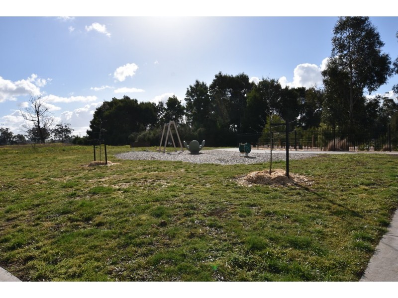 42 Discovery Boulevard, Moe VIC 3825