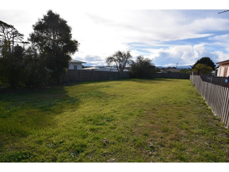86 Service Road, Moe VIC 3825