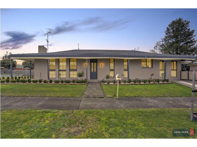 8 Monte Crescent, Moe VIC 3825