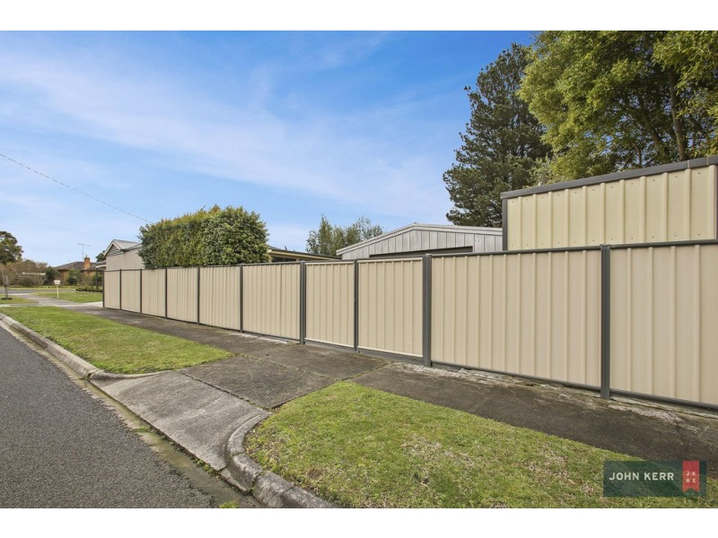 8 Monte Crescent, Moe VIC 3825