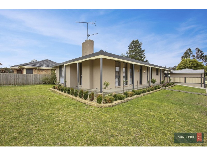 8 Monte Crescent, Moe VIC 3825