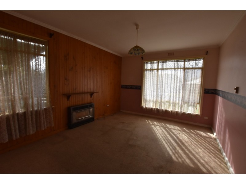 27 Hawker Street, Moe VIC 3825