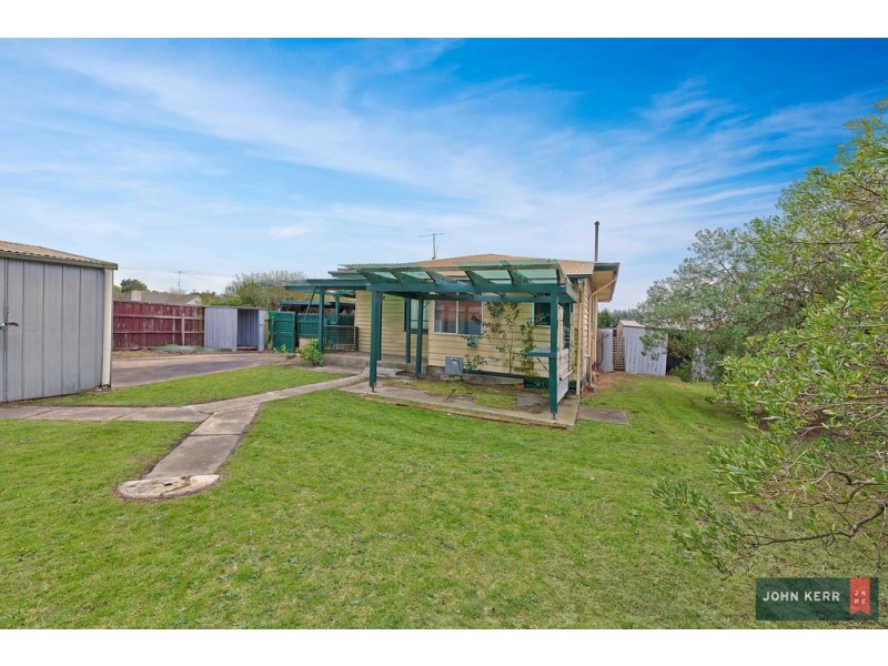 27 Hawker Street, Moe VIC 3825