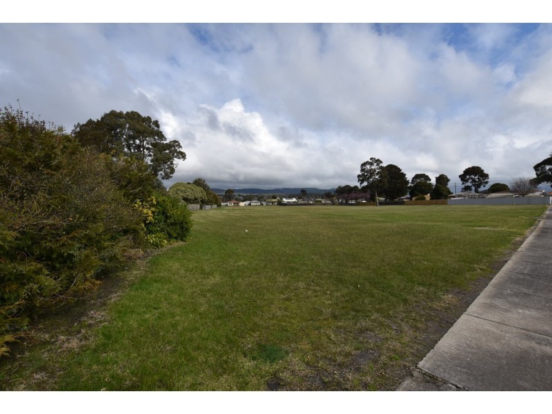 27 Hawker Street, Moe VIC 3825