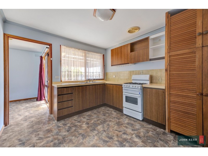 28 Randall Crescent, Moe VIC 3825