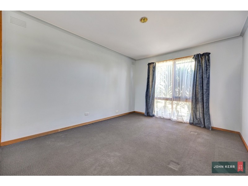 28 Randall Crescent, Moe VIC 3825