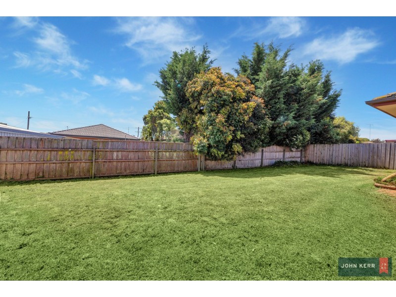 28 Randall Crescent, Moe VIC 3825