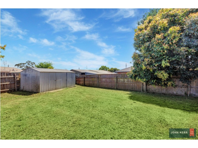 28 Randall Crescent, Moe VIC 3825