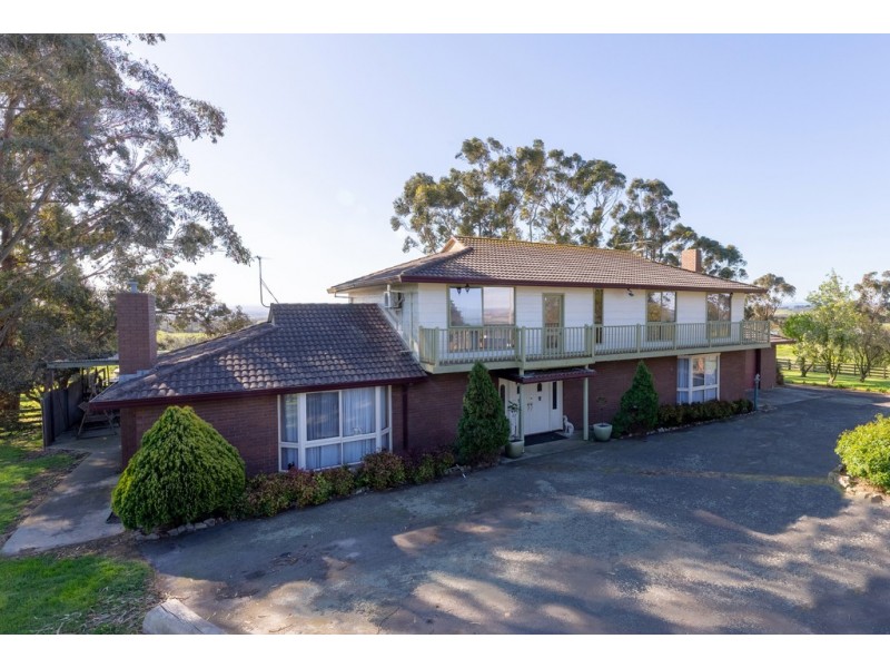 70 McDonalds Track, Hernes Oak VIC 3825