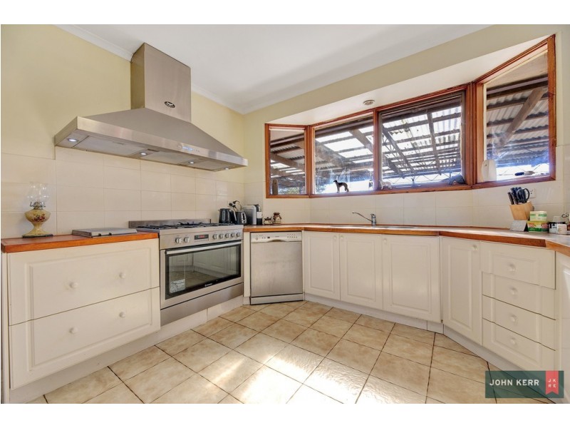 70 McDonalds Track, Hernes Oak VIC 3825