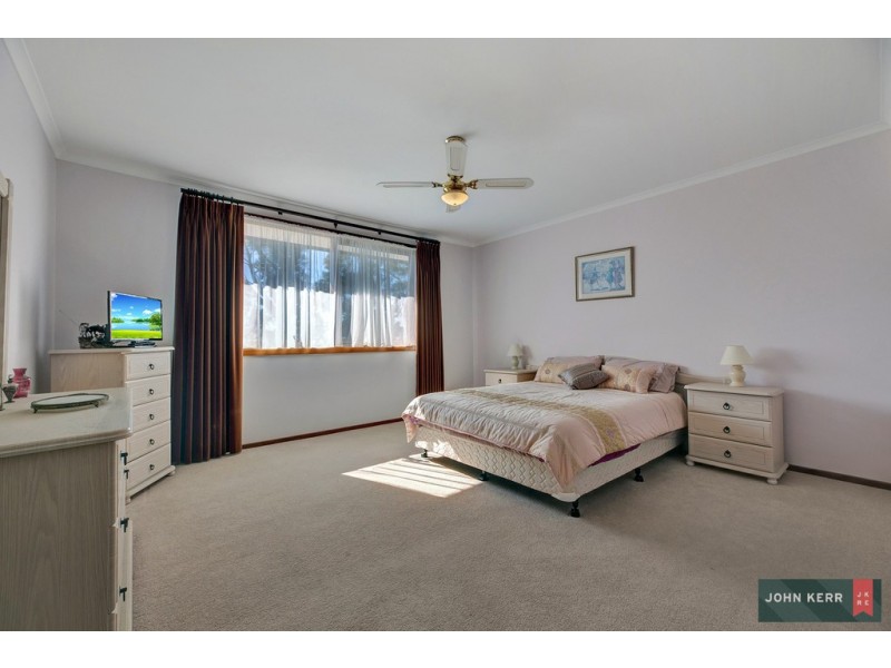 70 McDonalds Track, Hernes Oak VIC 3825