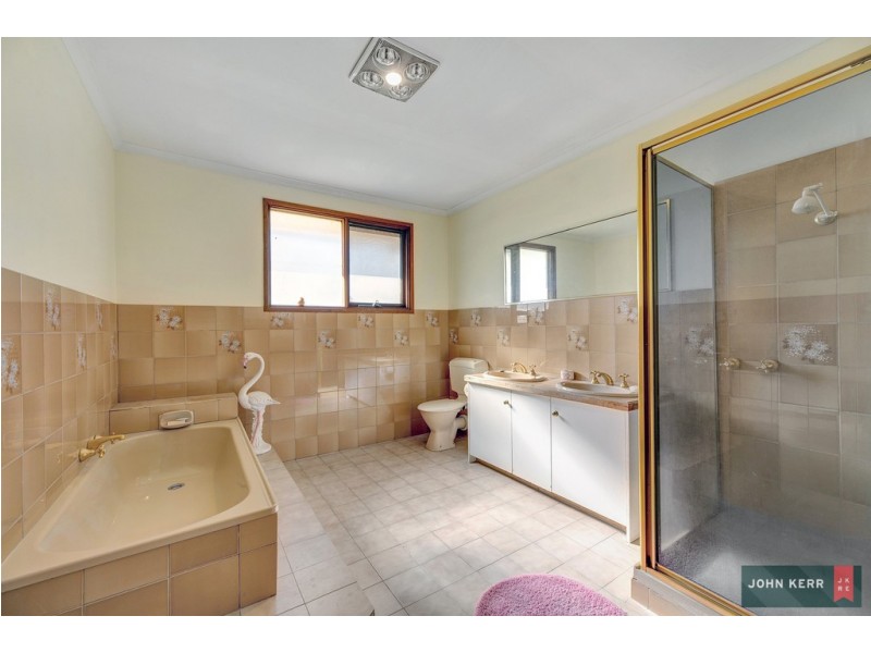 70 McDonalds Track, Hernes Oak VIC 3825