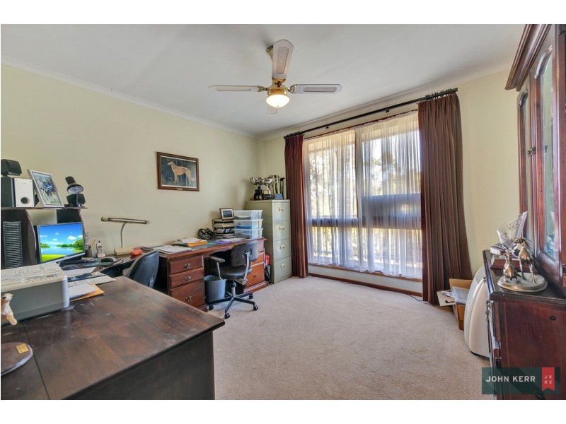 70 McDonalds Track, Hernes Oak VIC 3825