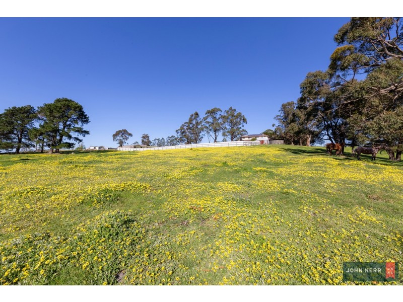 70 McDonalds Track, Hernes Oak VIC 3825