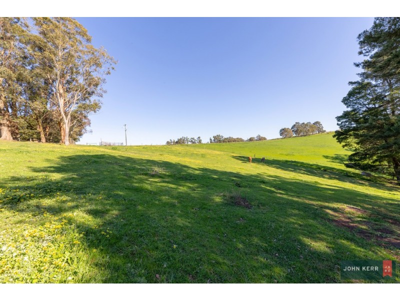 70 McDonalds Track, Hernes Oak VIC 3825