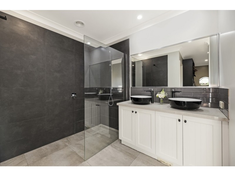 61 Parkside Drive, Moe VIC 3825