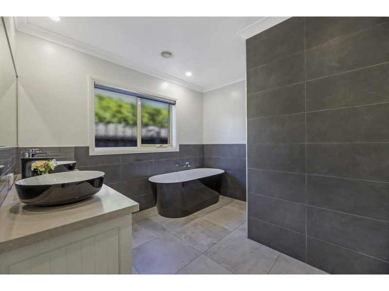 61 Parkside Drive, Moe VIC 3825
