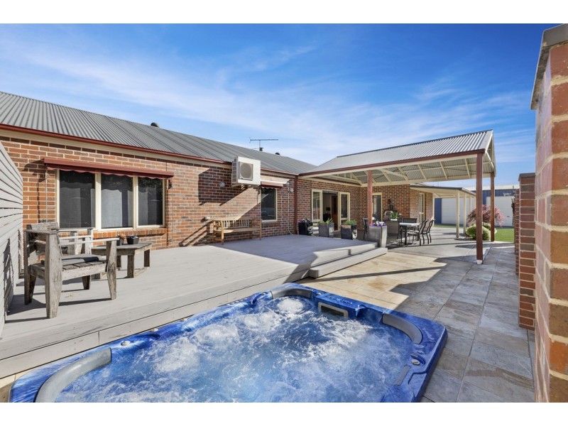 61 Parkside Drive, Moe VIC 3825
