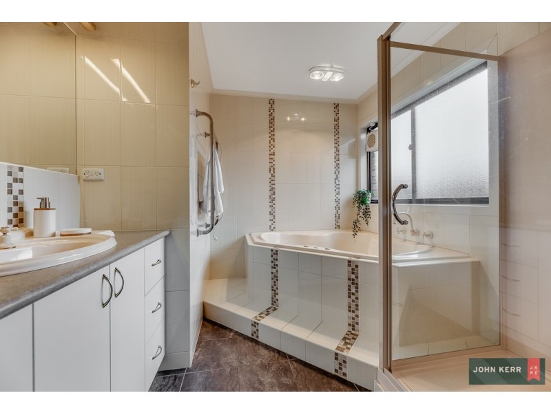 52 Dinwoodie Drive, Newborough VIC 3825