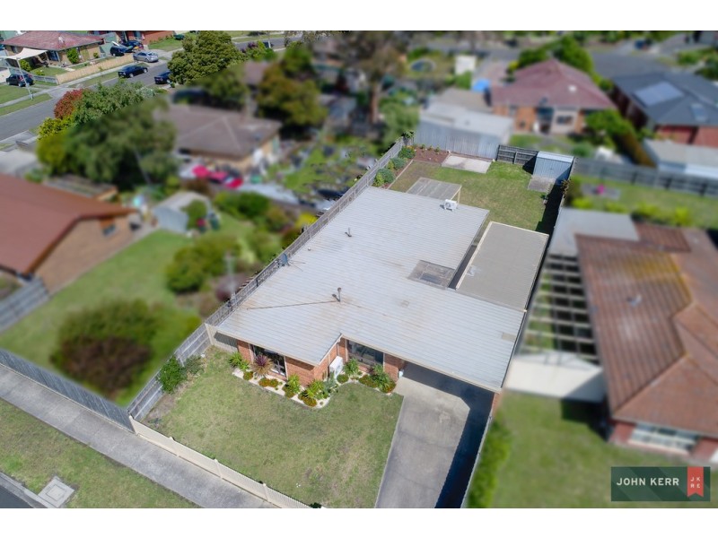 52 Dinwoodie Drive, Newborough VIC 3825