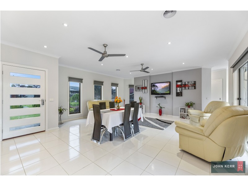 10 Montane Boulevard, Newborough VIC 3825