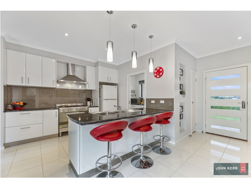 10 Montane Boulevard, Newborough VIC 3825