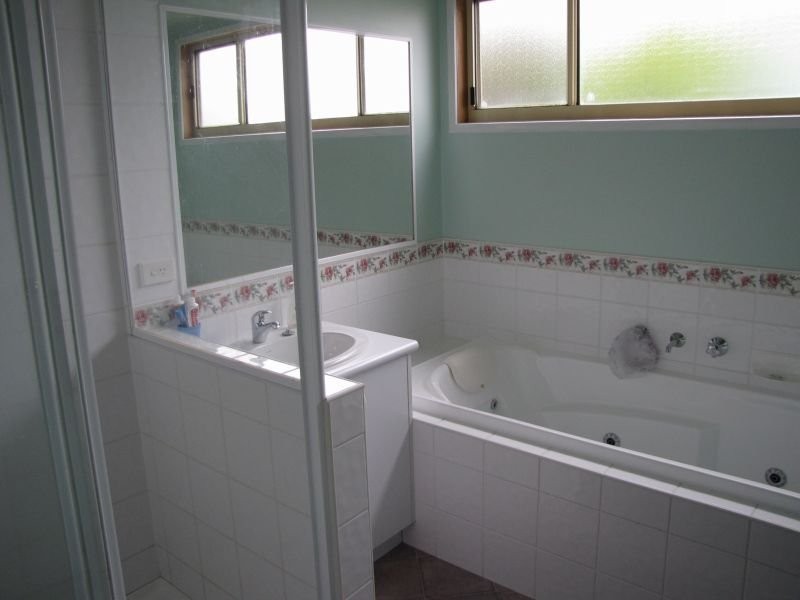 56 Yasmin Drive, Hernes Oak VIC 3825