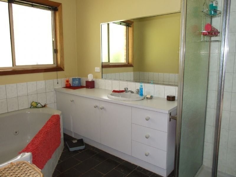 72 Haunted Hills Road, Newborough VIC 3825