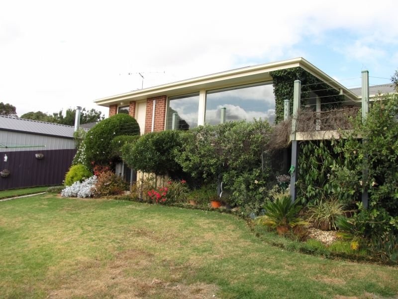 15 Wirrana Drive, Moe VIC 3825