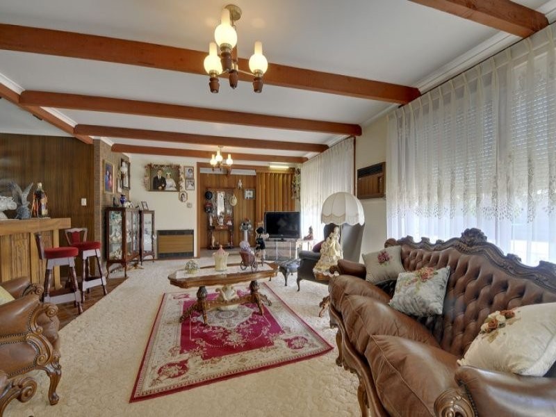 6 Saxtons Drive, Moe VIC 3825
