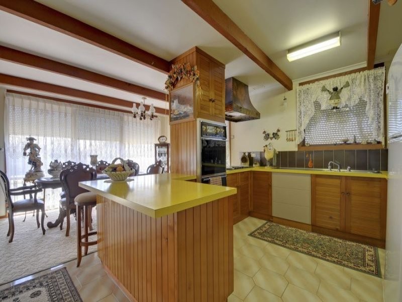 6 Saxtons Drive, Moe VIC 3825