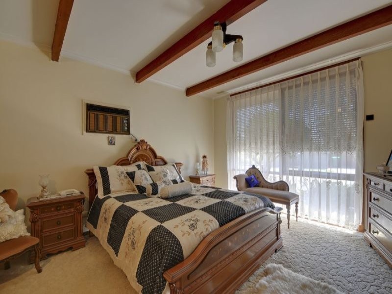 6 Saxtons Drive, Moe VIC 3825