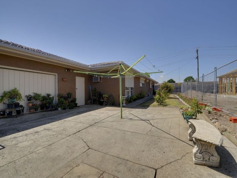 6 Saxtons Drive, Moe VIC 3825