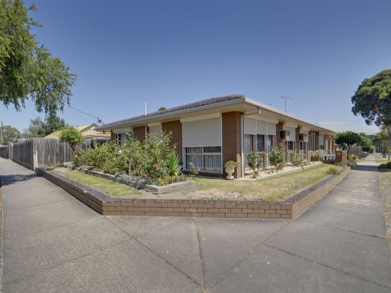6 Saxtons Drive, Moe VIC 3825