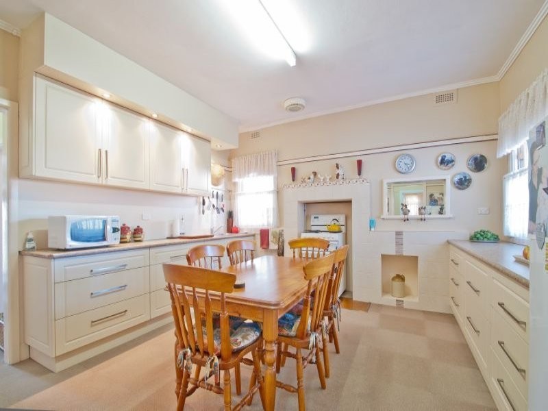 18 Vale Street, Moe VIC 3825