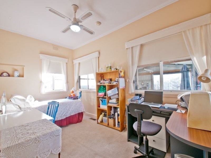 18 Vale Street, Moe VIC 3825