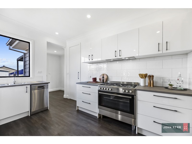 16 Trent Street, Newborough VIC 3825