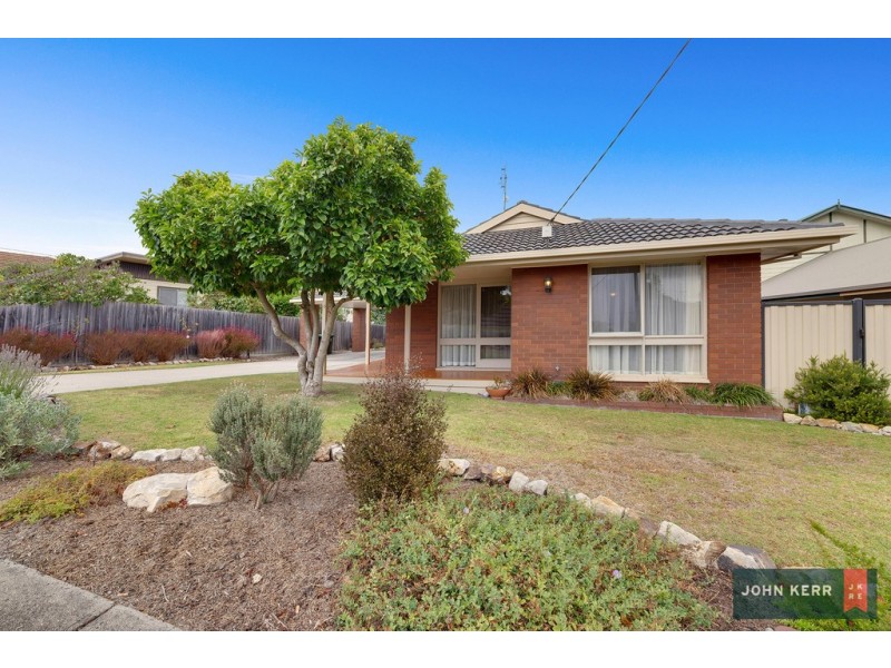 4 Belvedere Court, Newborough VIC 3825