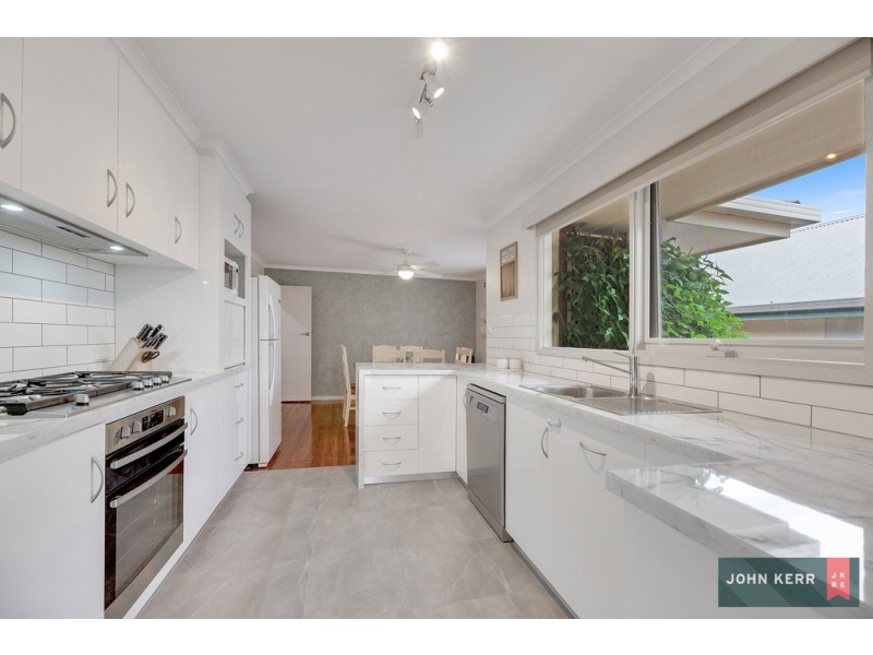 4 Belvedere Court, Newborough VIC 3825