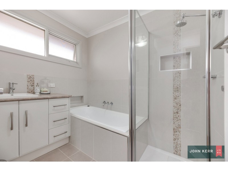 4 Belvedere Court, Newborough VIC 3825