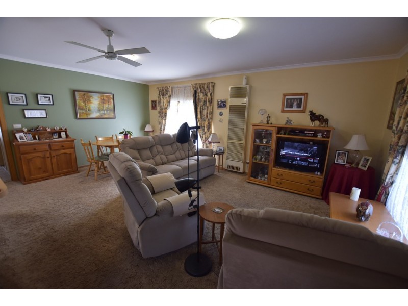 2/18 Gibson Street, Moe VIC 3825