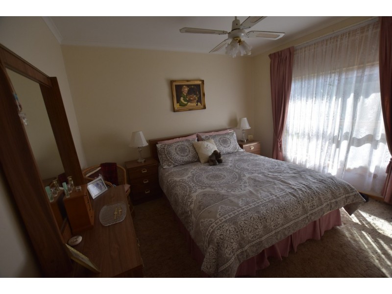 2/18 Gibson Street, Moe VIC 3825