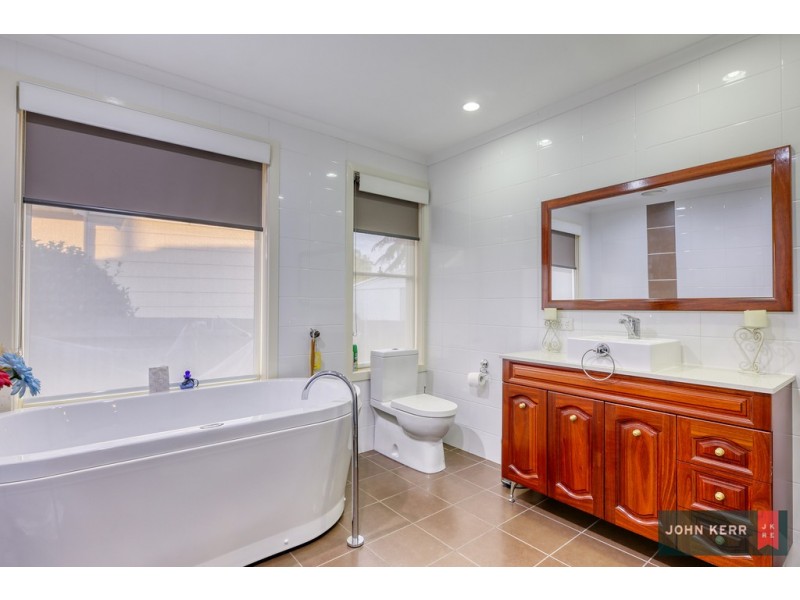 21 Tresswell Avenue, Newborough VIC 3825